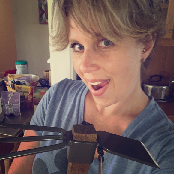 Meet your Posher, Amber - Picture 1 of 1